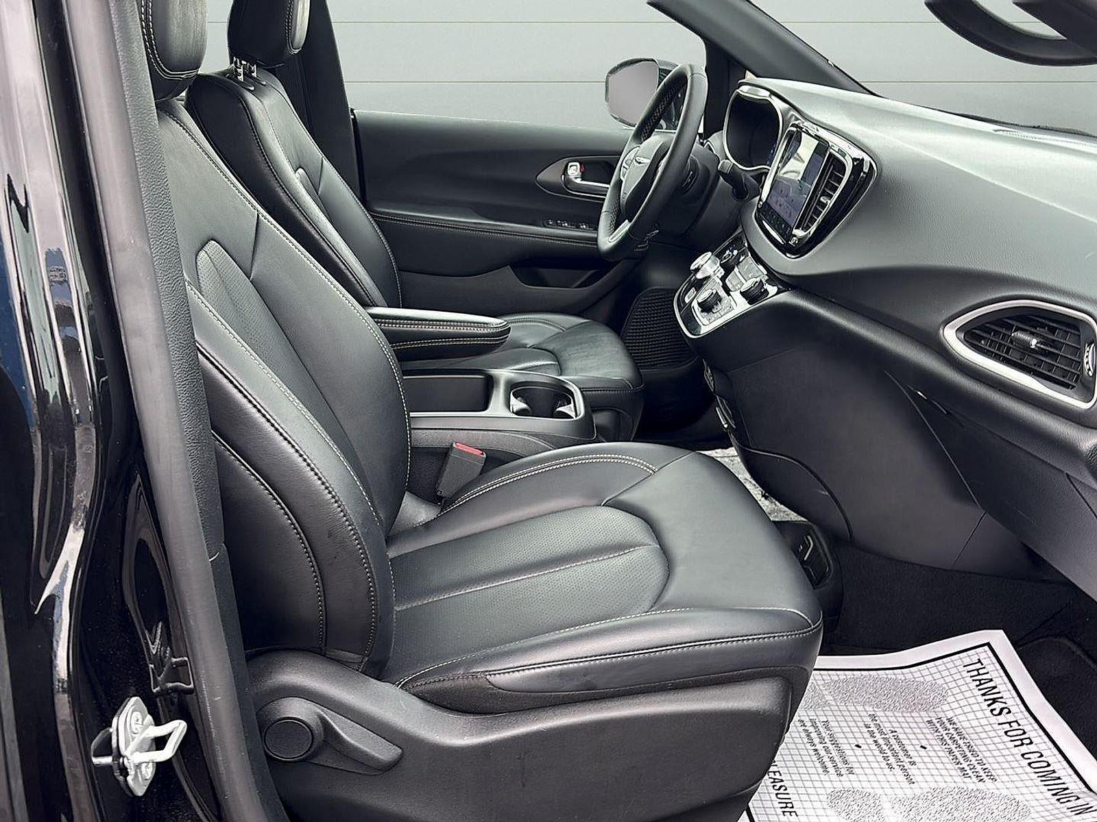 2025 Chrysler Pacifica Select