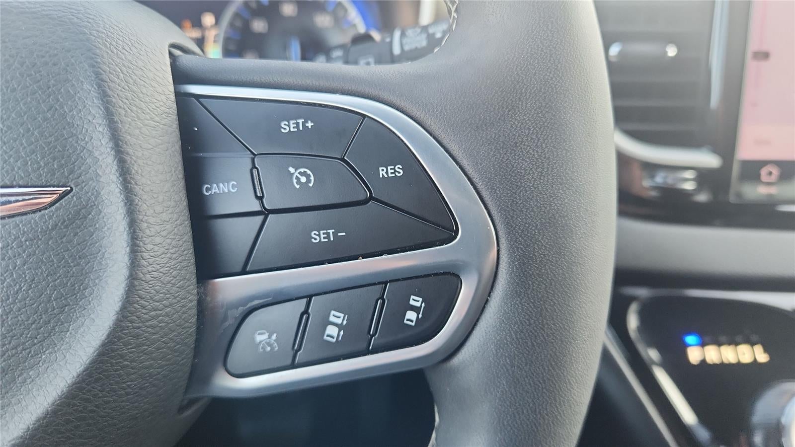 2025 Chrysler Pacifica Select