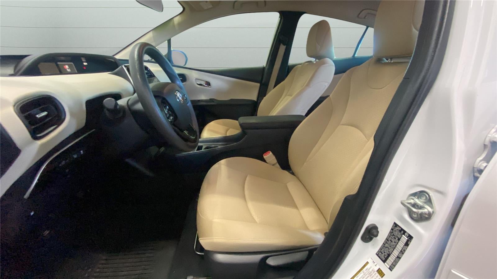 2022 Toyota Prius LE