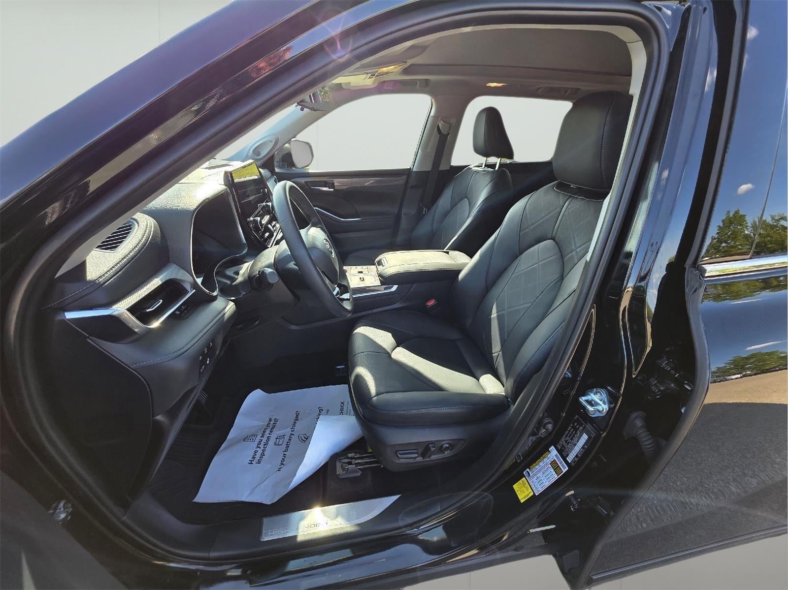 2025 Toyota Highlander Hybrid Platinum