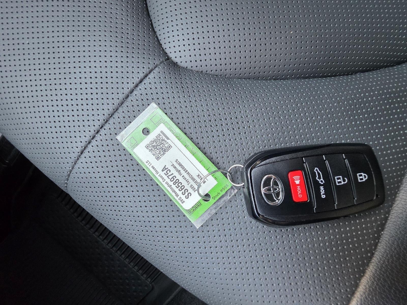 2025 Toyota Highlander Hybrid Platinum