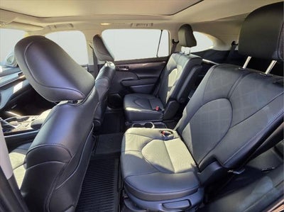 2025 Toyota Highlander Hybrid Platinum