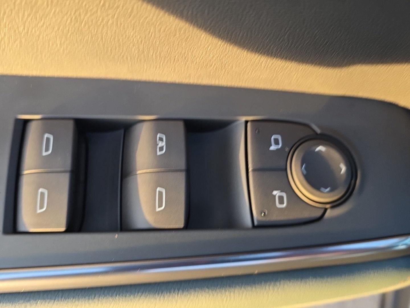 2026 GMC Acadia AWD AT4