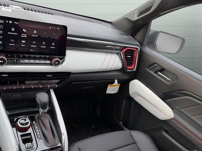 2025 GMC Canyon 4WD AT4