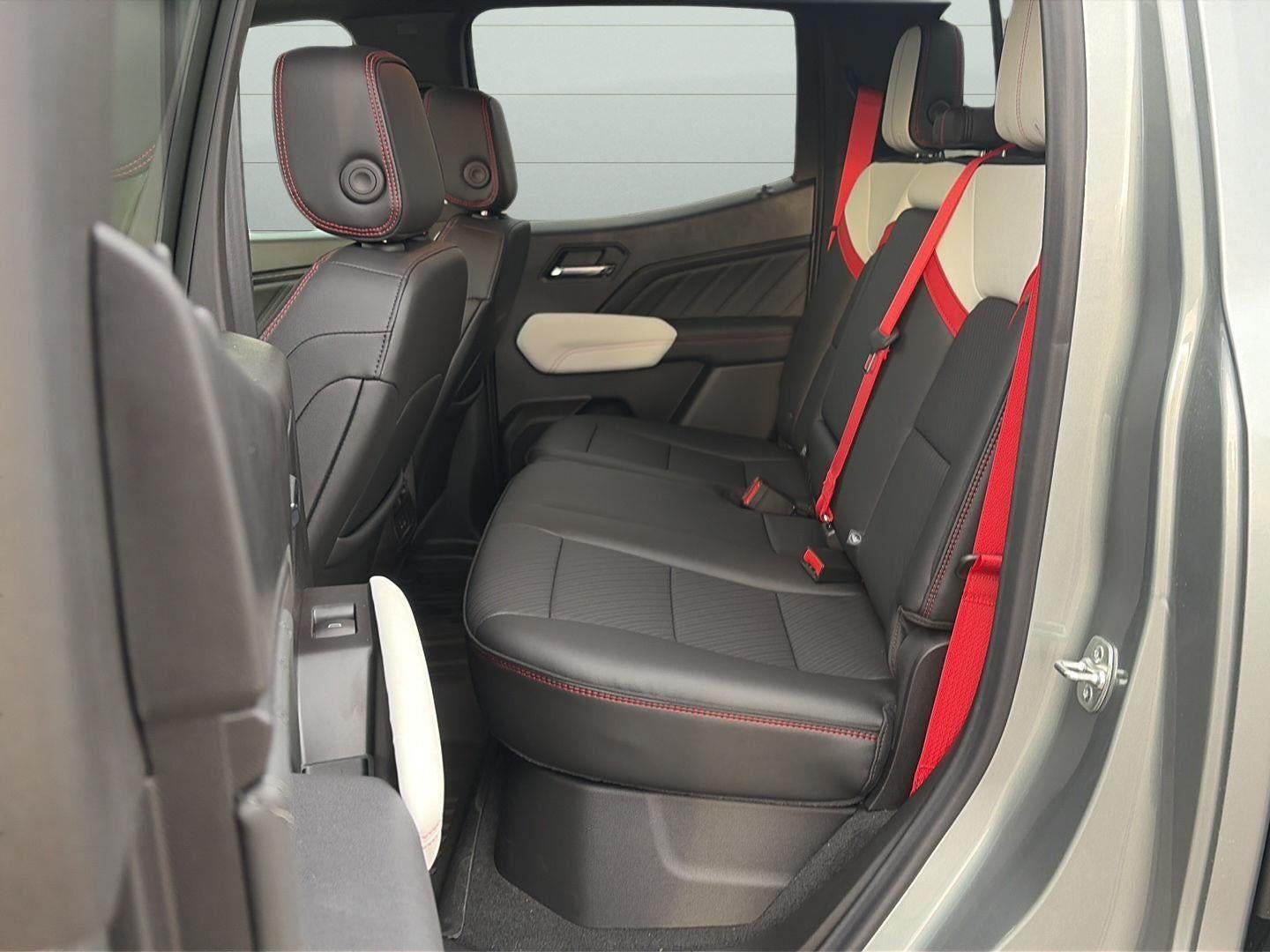 2025 GMC Canyon 4WD AT4