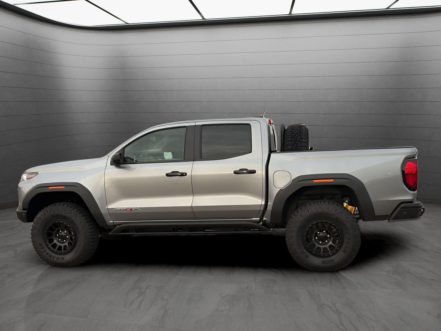 2025 GMC Canyon 4WD AT4