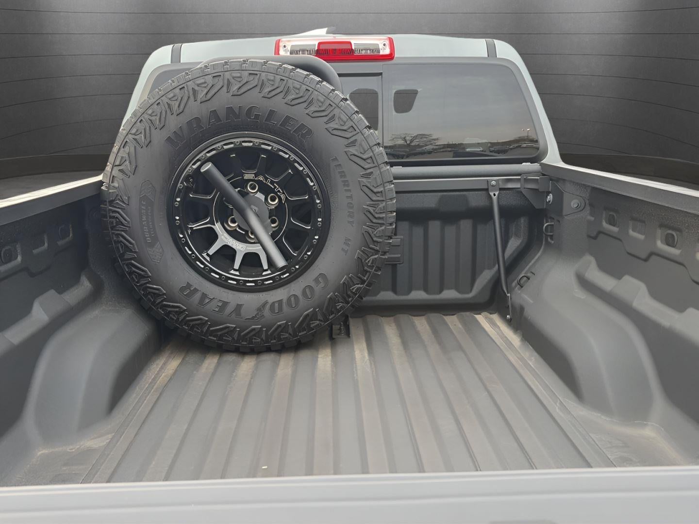 2025 GMC Canyon 4WD AT4