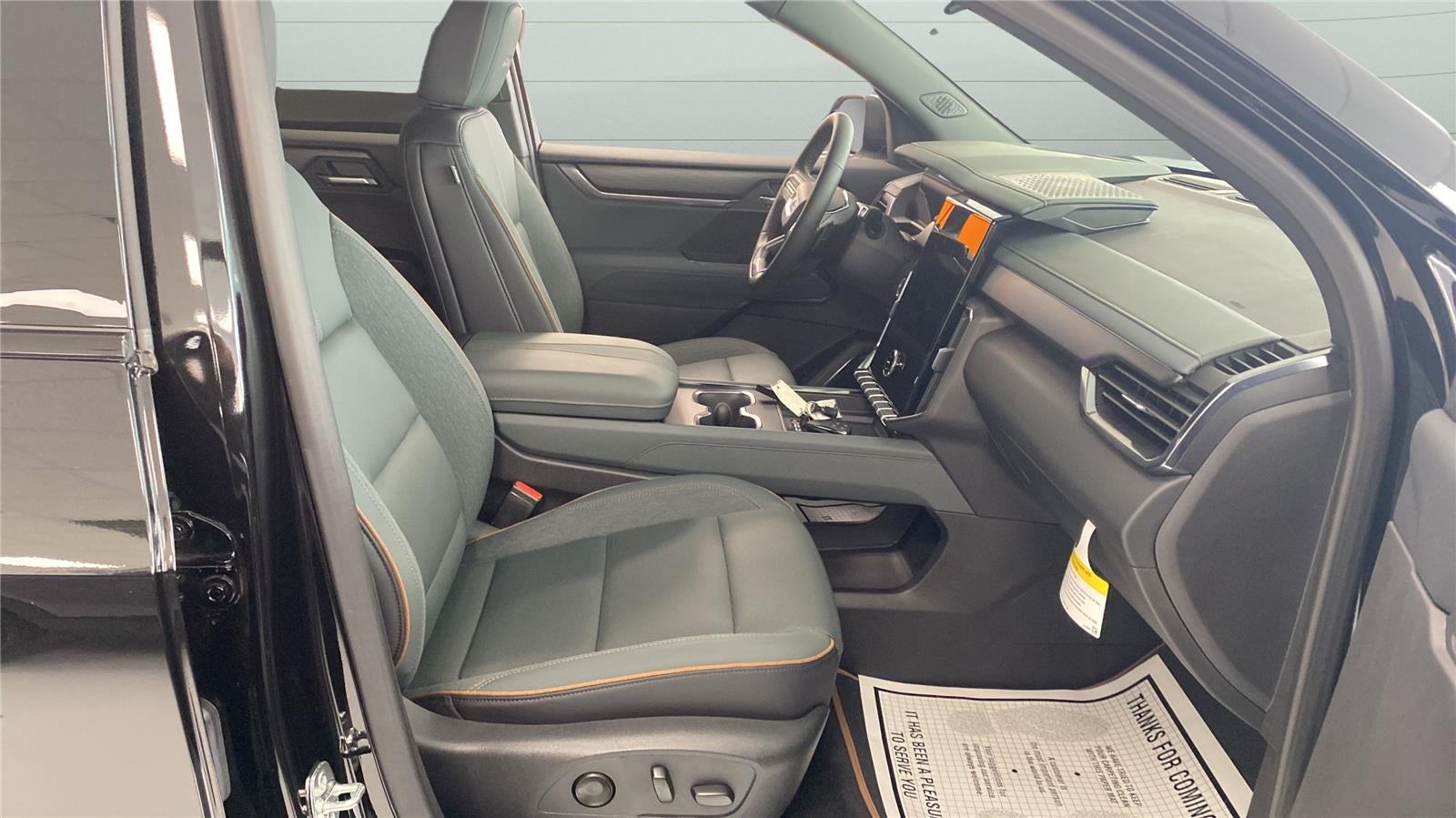 2025 GMC Acadia AWD AT4