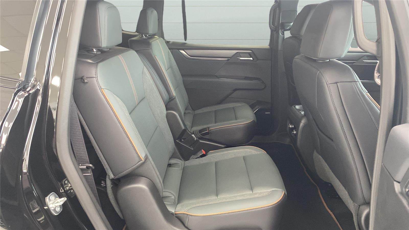 2025 GMC Acadia AWD AT4