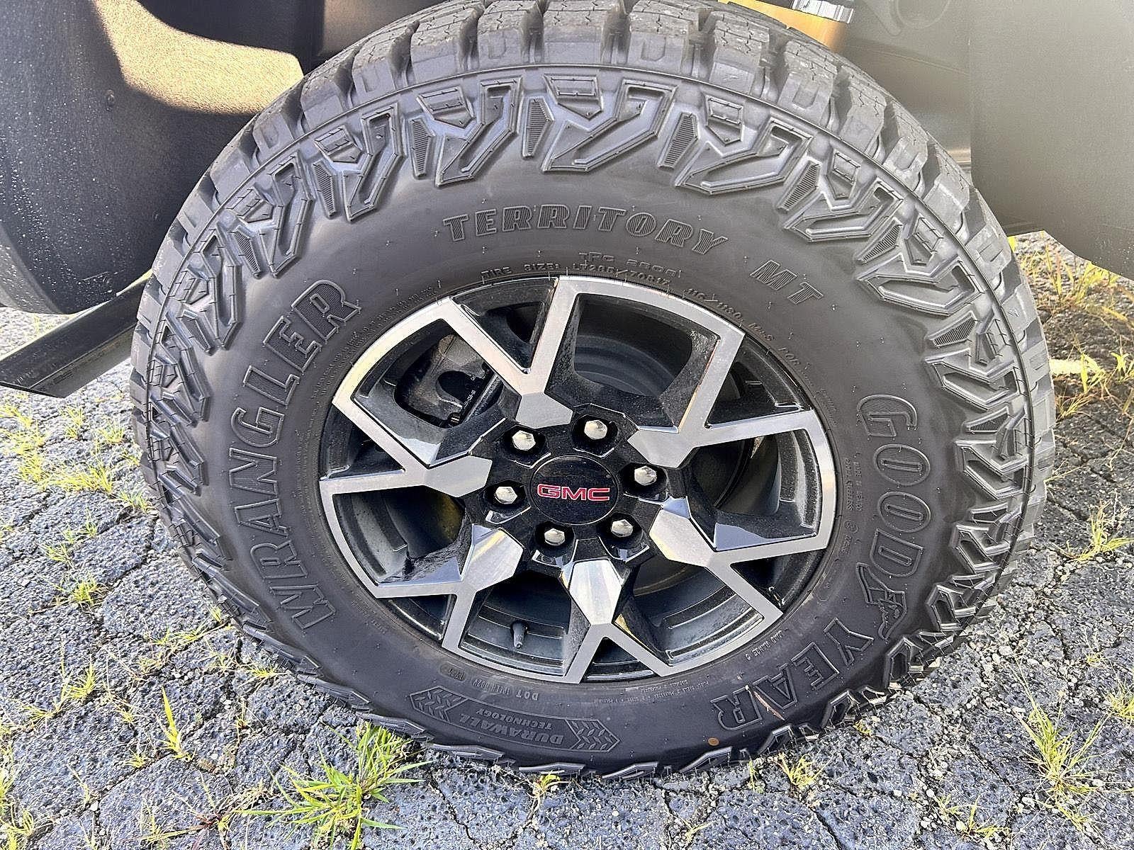 2025 GMC Canyon 4WD AT4