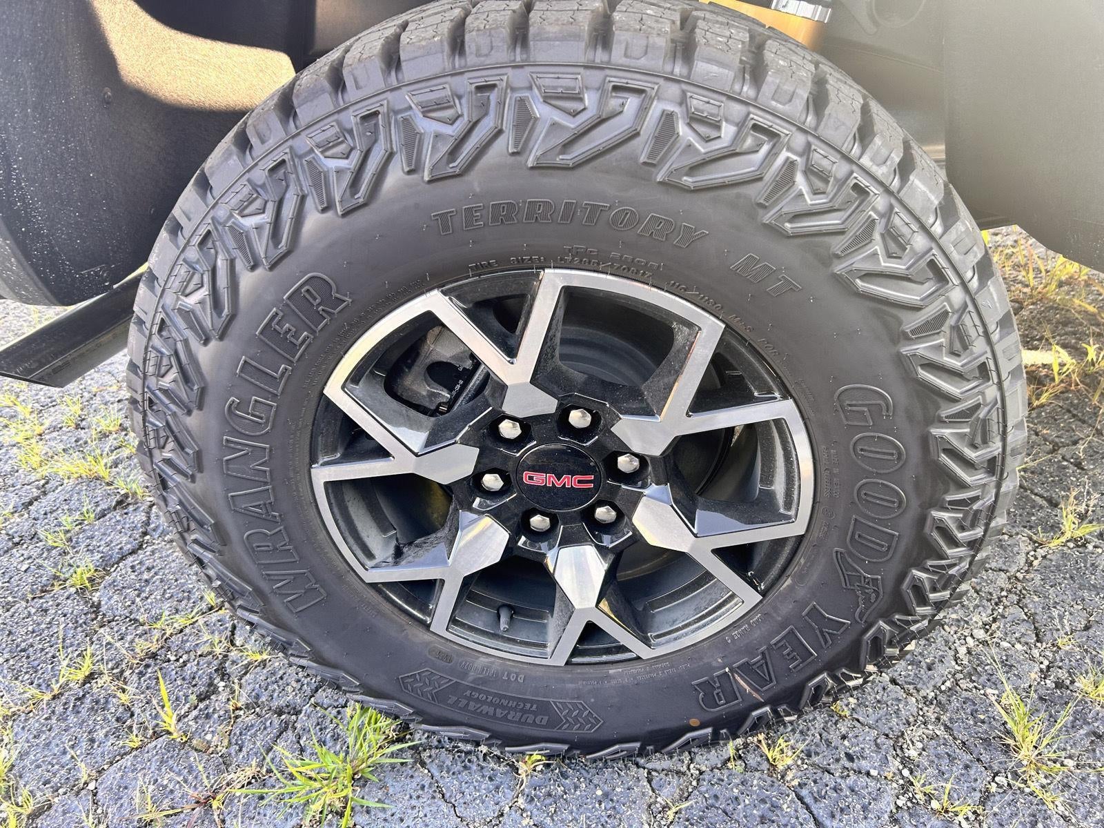 2025 GMC Canyon 4WD AT4