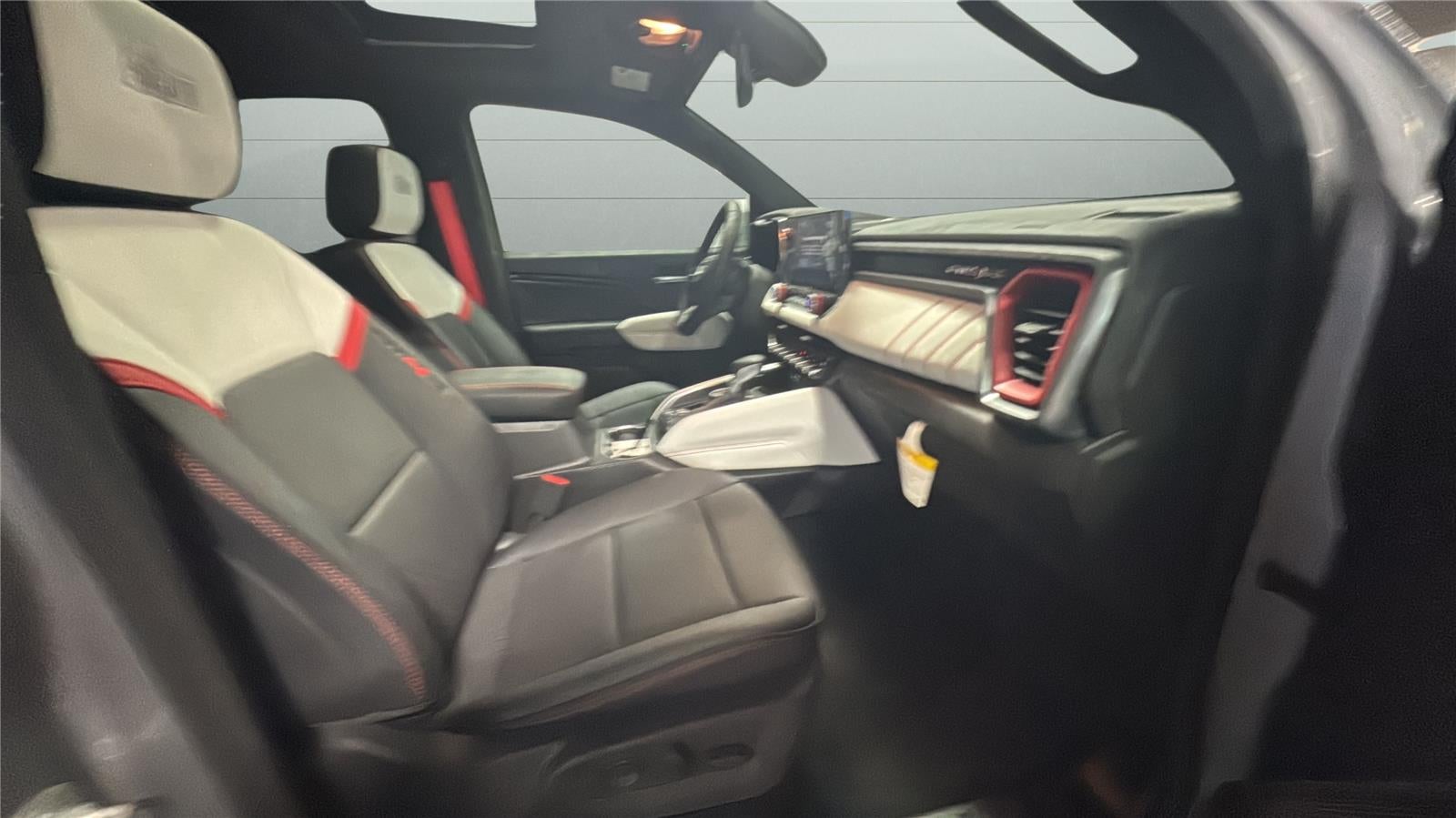 2025 GMC Canyon 4WD AT4