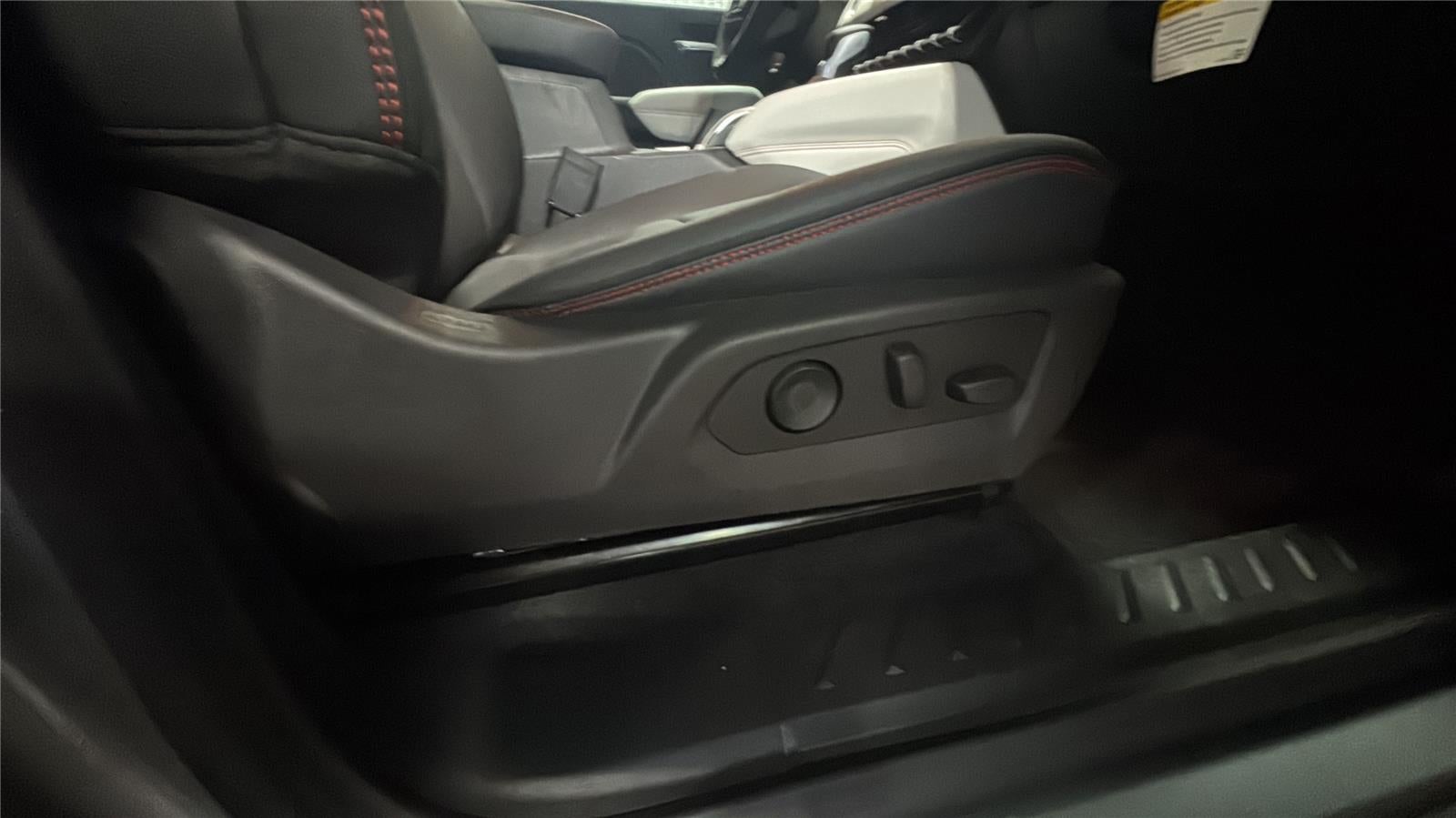 2025 GMC Canyon 4WD AT4