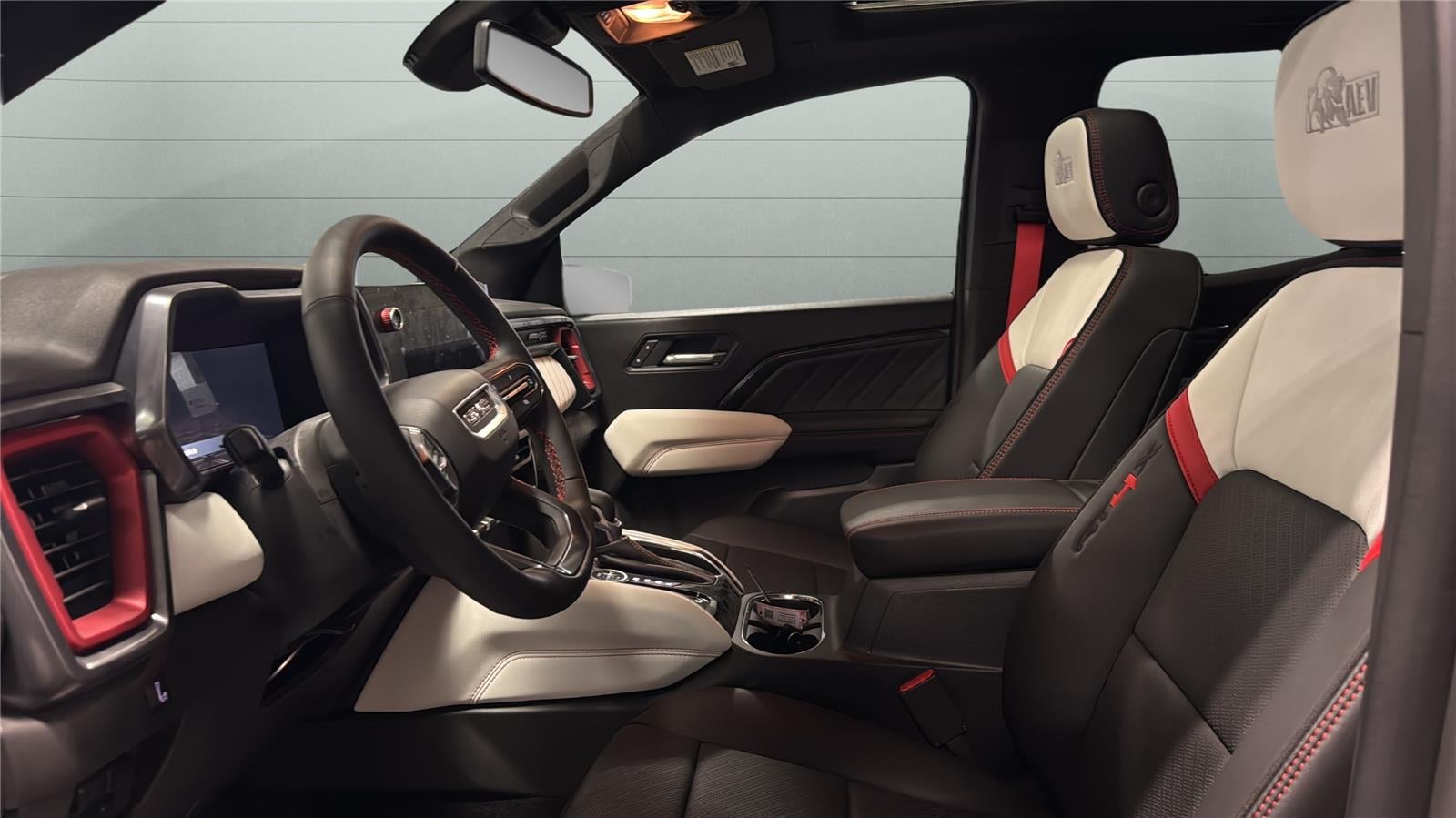 2025 GMC Canyon 4WD AT4