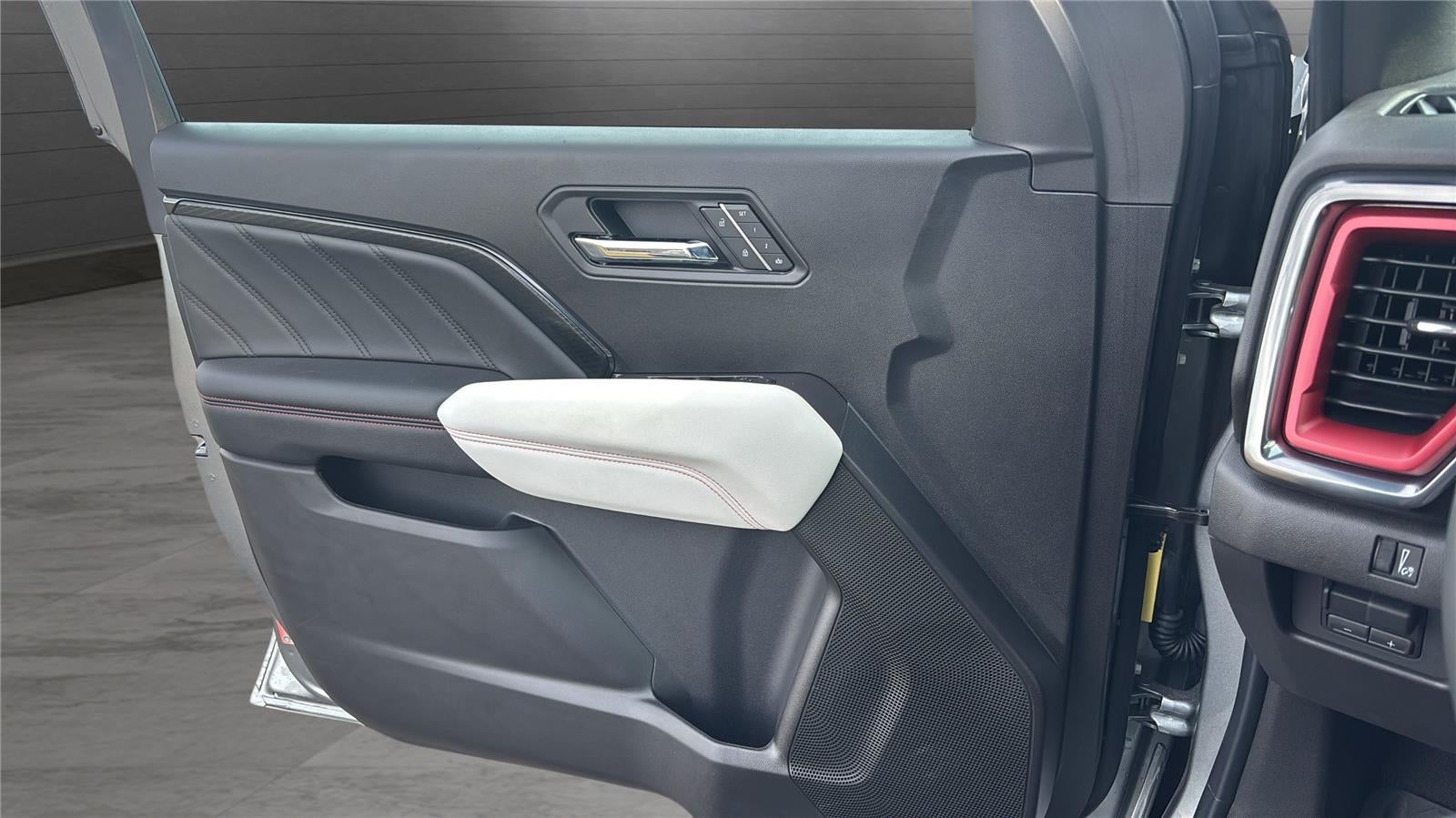 2025 GMC Canyon 4WD AT4