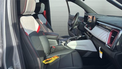 2025 GMC Canyon 4WD AT4