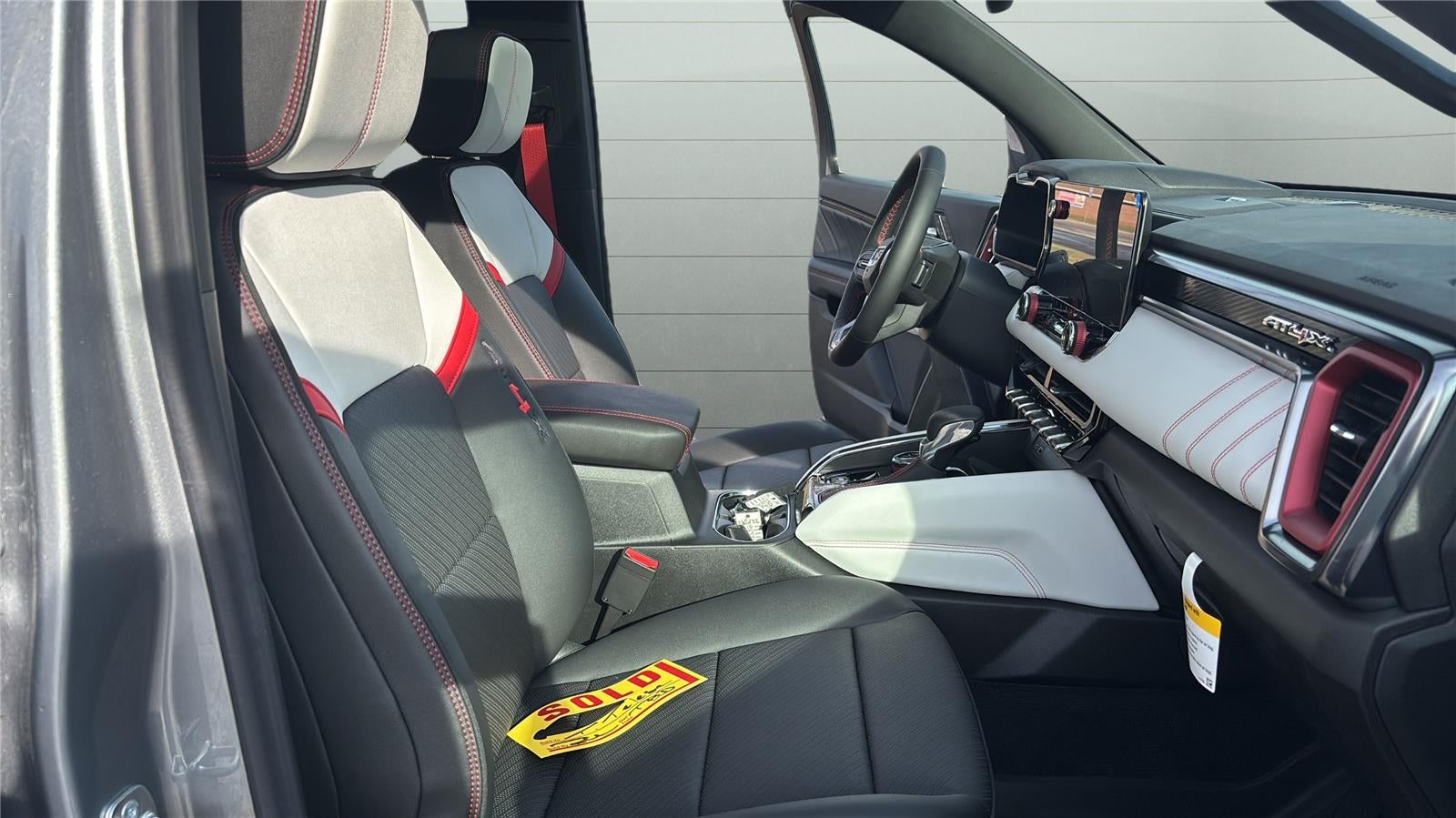 2025 GMC Canyon 4WD AT4