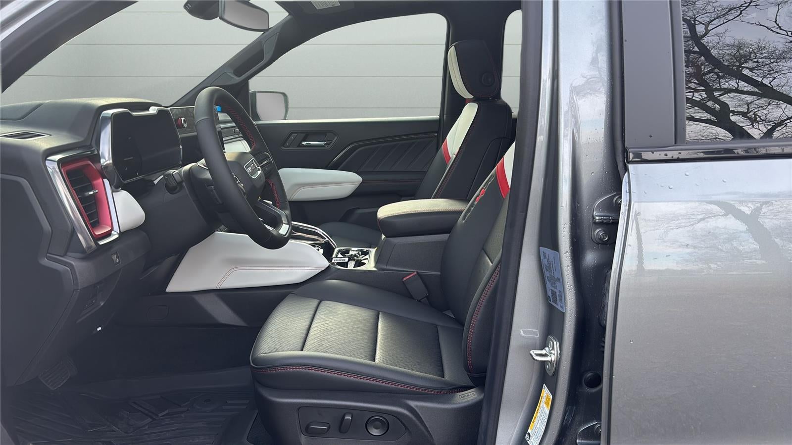 2025 GMC Canyon 4WD AT4